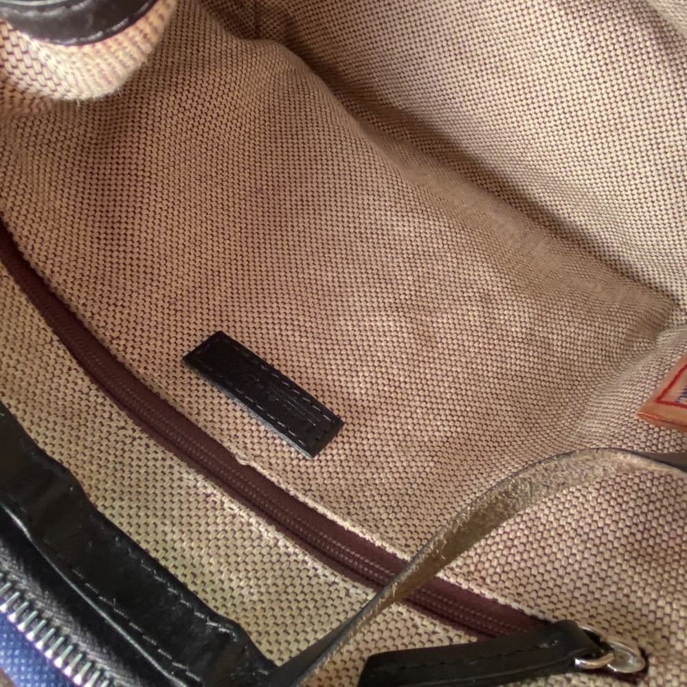 Dooney and Bourke handbag - Picture 9 of 16